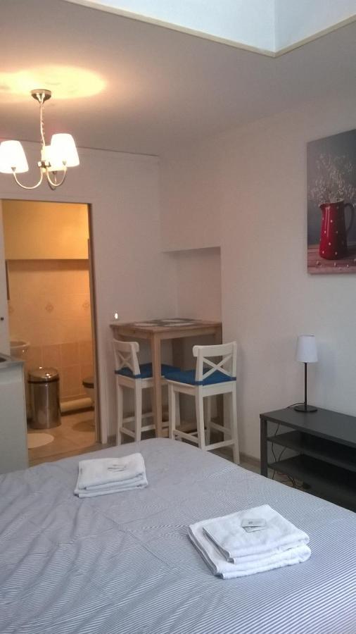 Entre Nous Hotel Rozoy-sur-Serre Ruang foto