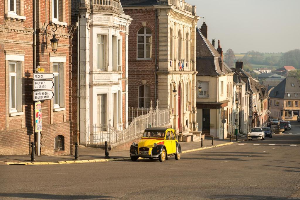 Entre Nous Hotel Rozoy-sur-Serre Bagian luar foto