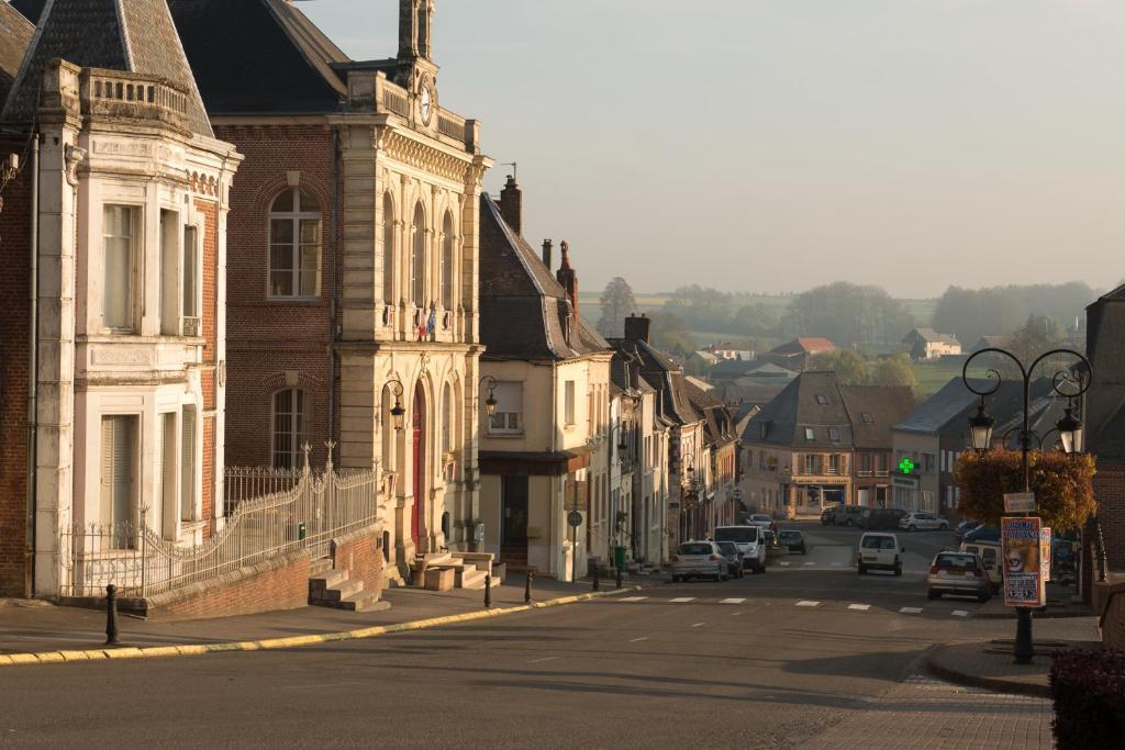 Entre Nous Hotel Rozoy-sur-Serre Bagian luar foto