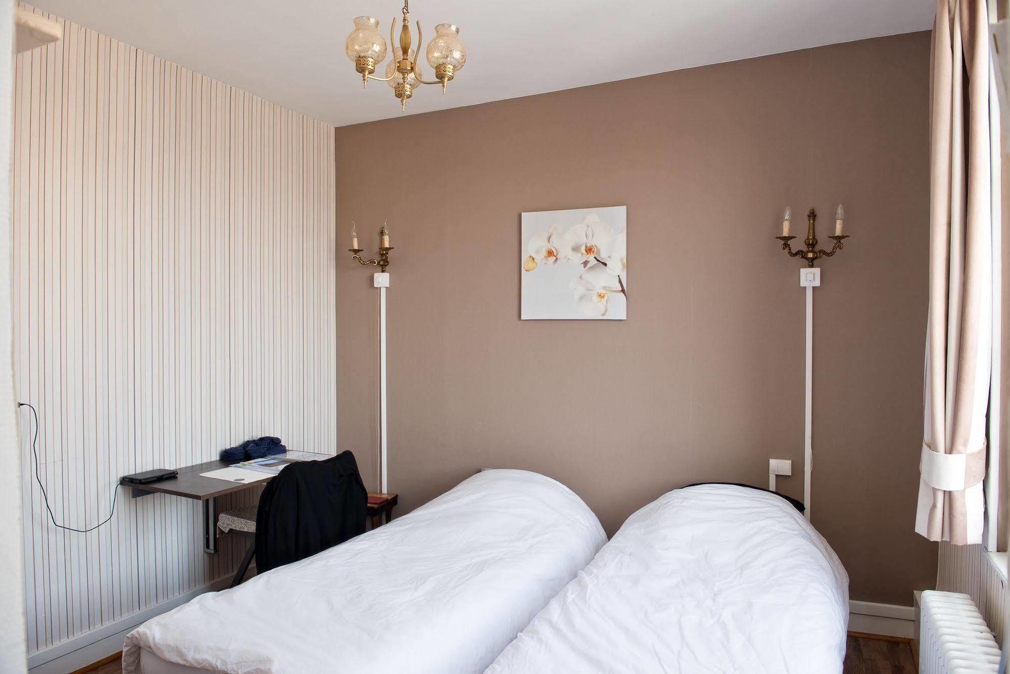 Entre Nous Hotel Rozoy-sur-Serre Bagian luar foto